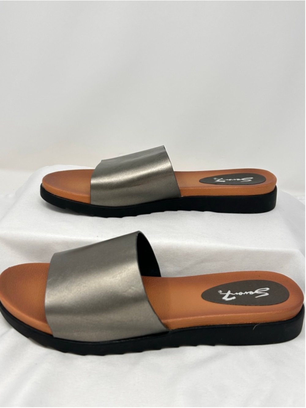 Seven7 Metallic Silver Slide Sandals Women’s Size 11 Comfort Slides